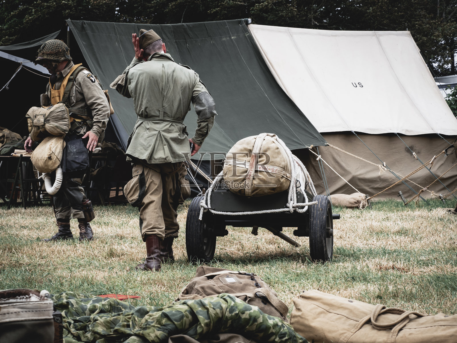 二战纪念活动。士兵军营重建照片摄影图片