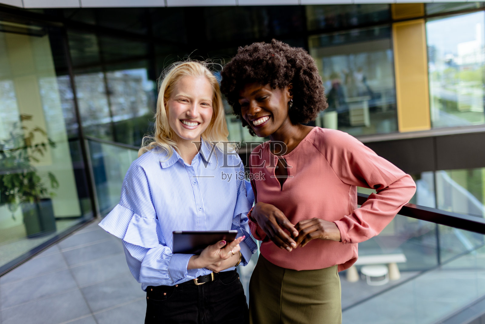 姐妹的宁静照片摄影图片
