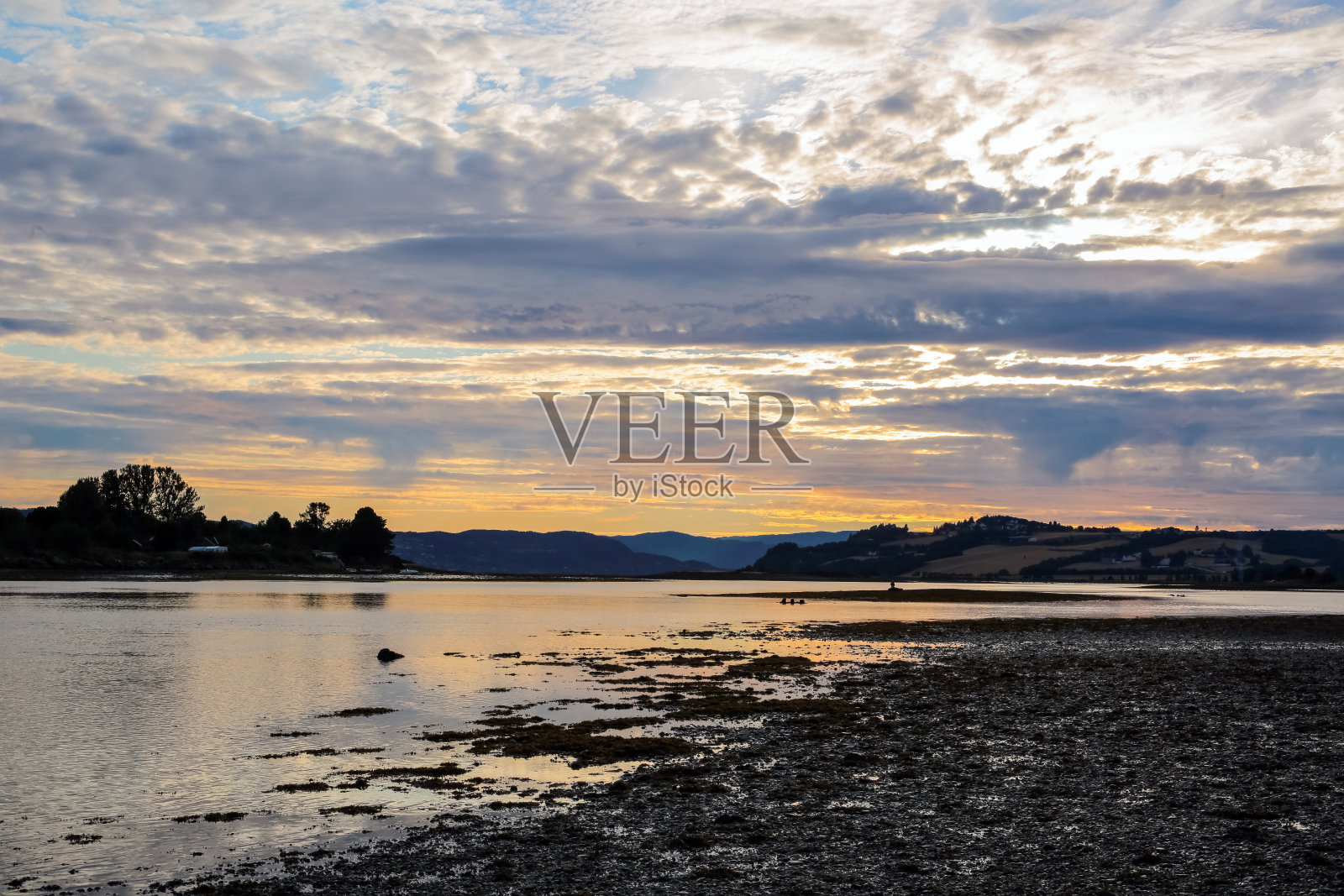 挪威特隆赫姆峡湾的日落照片摄影图片