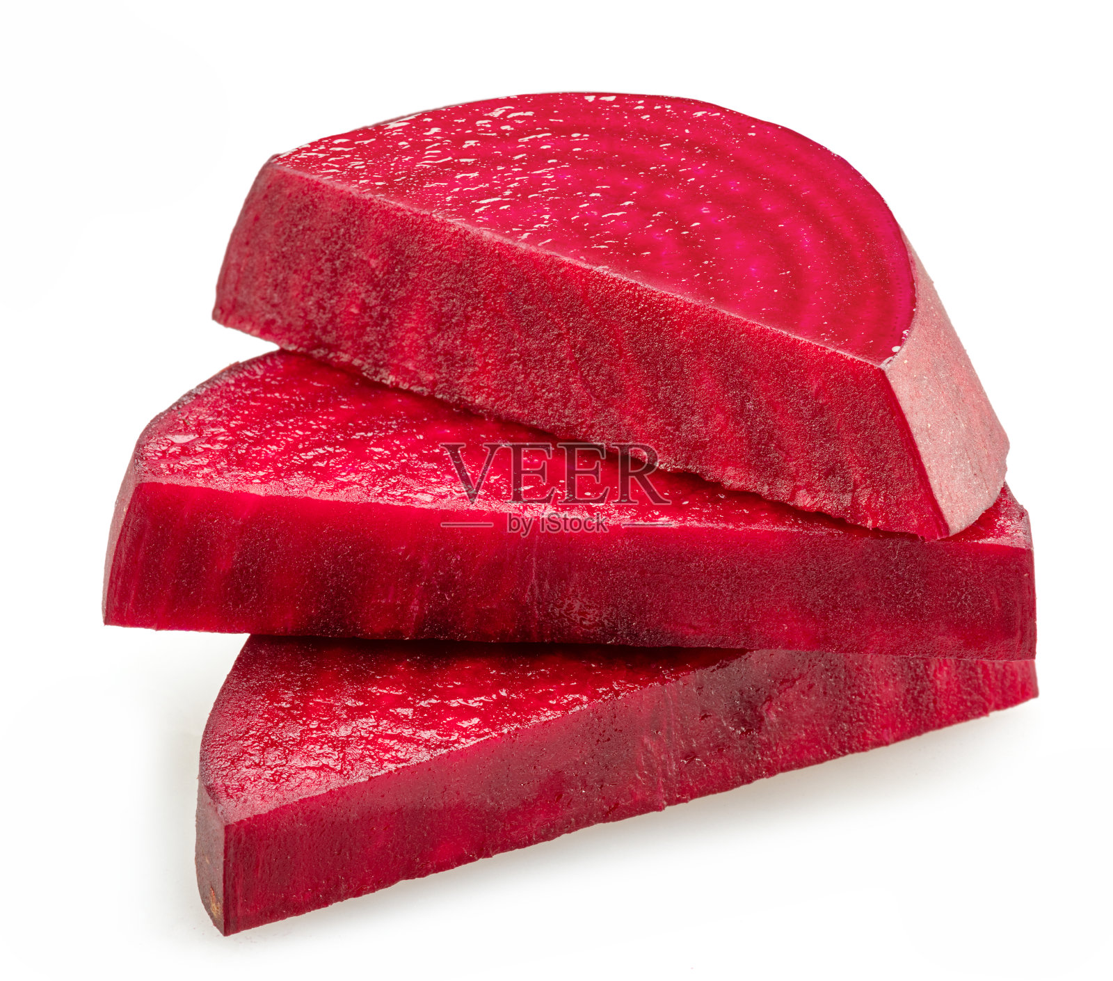 红色甜菜根切片孤立在白色背景。照片摄影图片