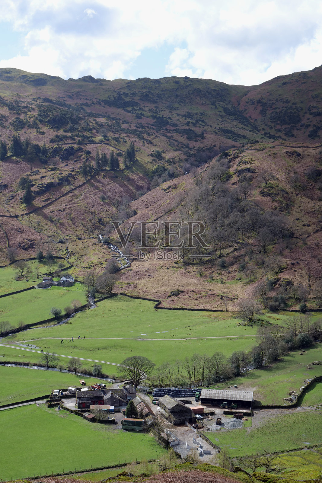 坎布里亚农场有小山，落后了照片摄影图片