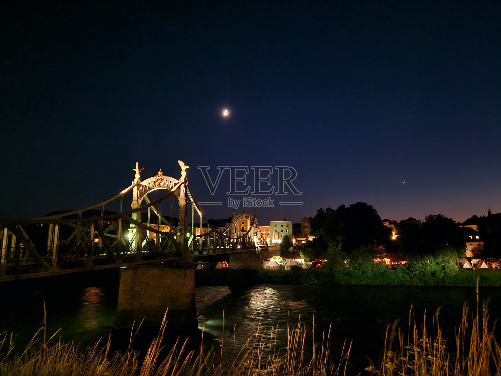 劳芬城的夜晚照片摄影图片