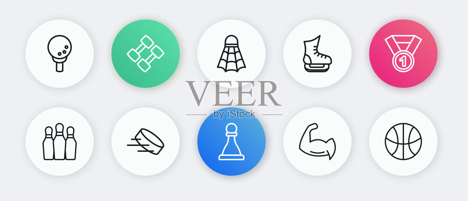 设置线国际象棋，奖牌，保龄球瓶，健美运动员显示他的肌肉，溜冰鞋，羽毛球，羽毛球，篮球和冰球图标。向量插画图片素材