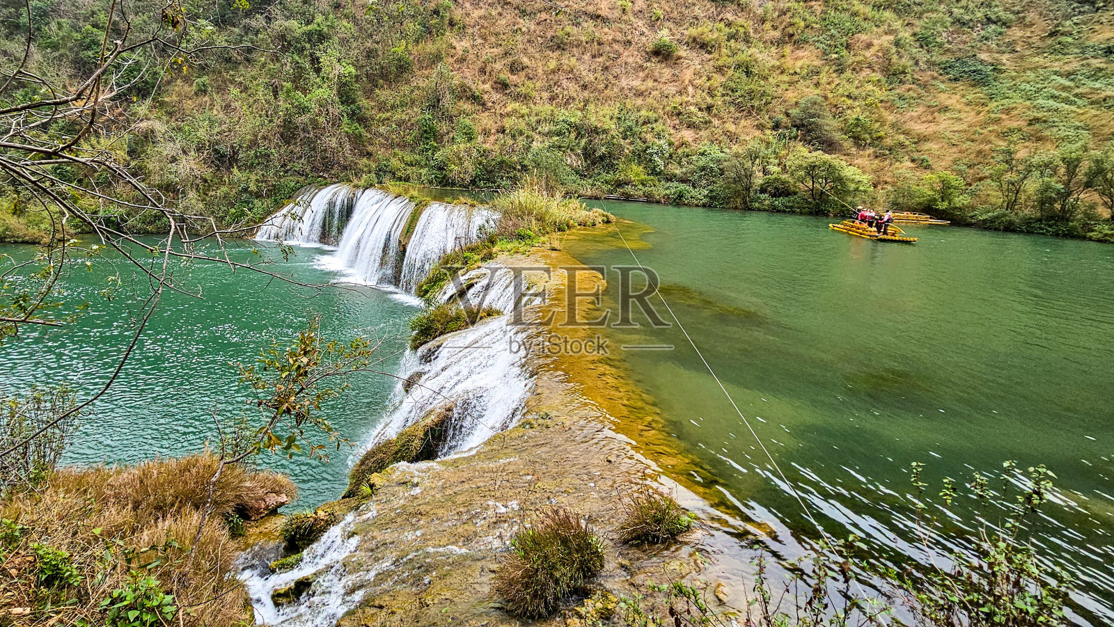 中国，九龙瀑布附近的一条小河照片摄影图片