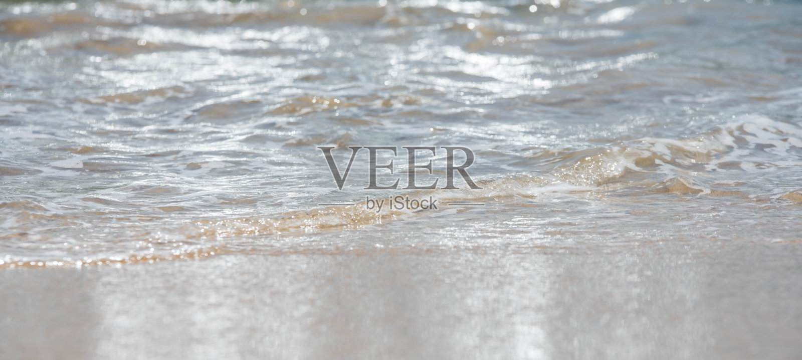 泻湖边缘的小波浪照片摄影图片