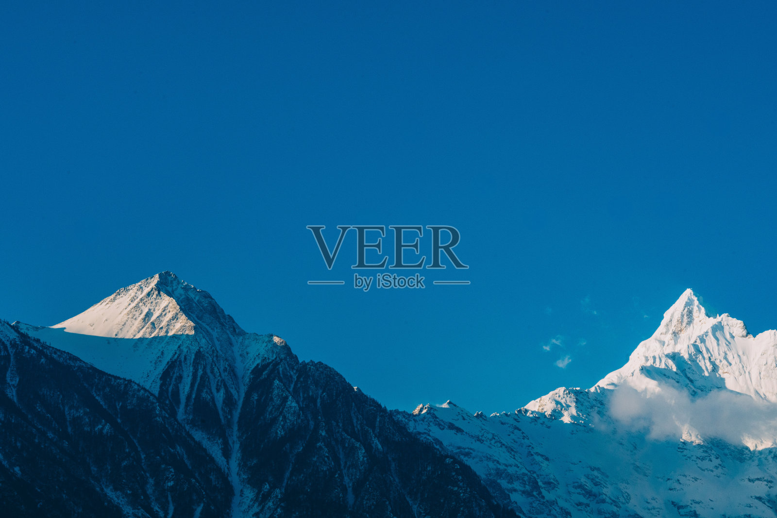 春天的卡瓦加博山照片摄影图片