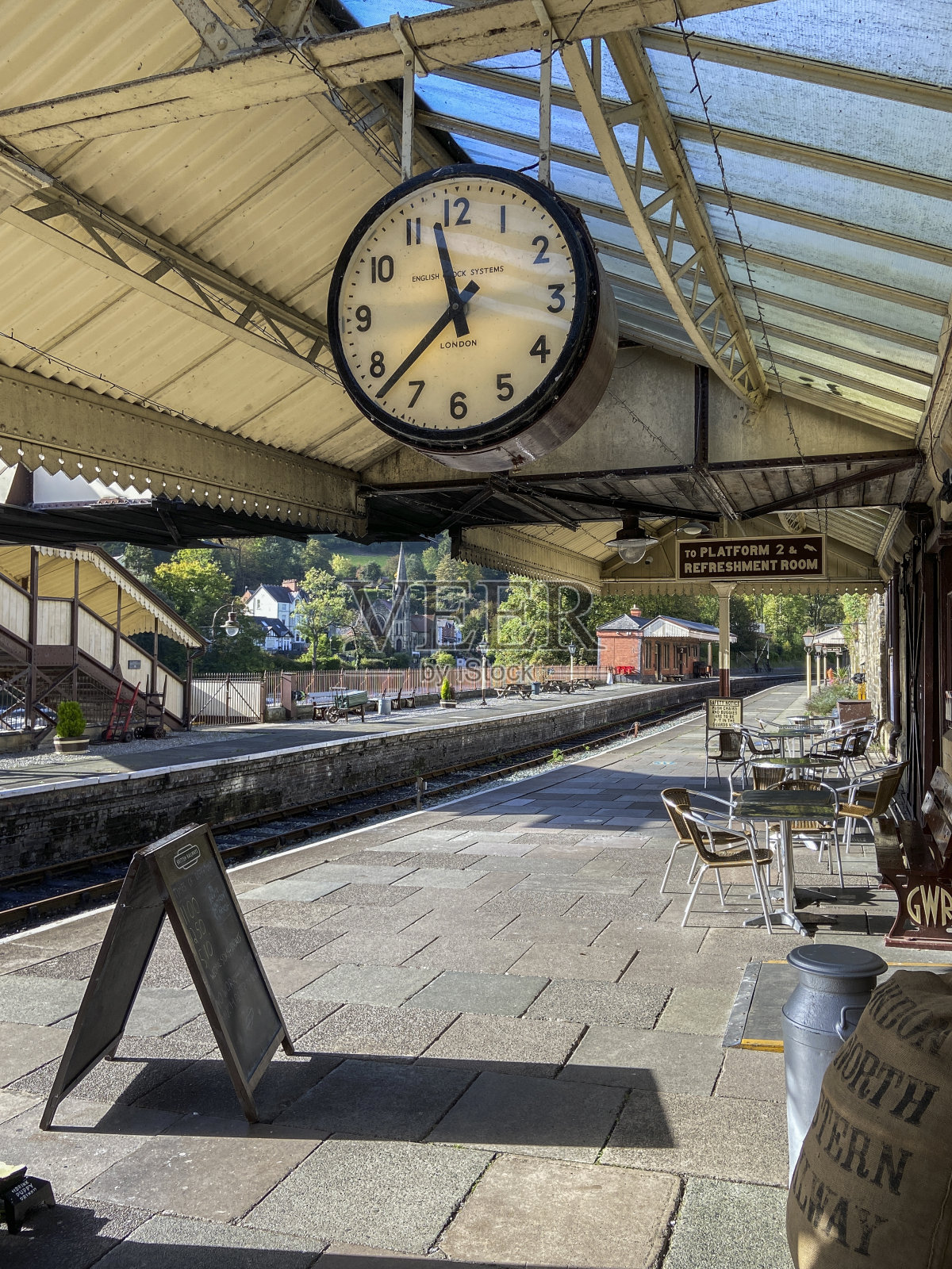 朗戈伦站月台照片摄影图片