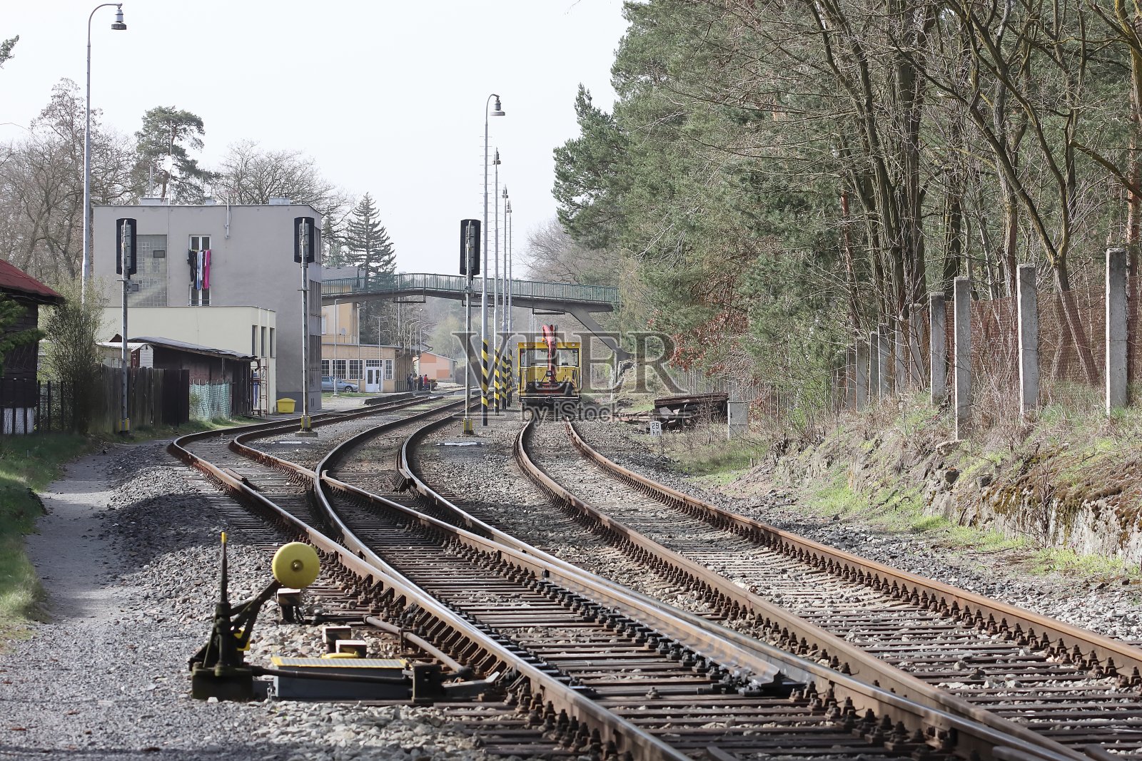 镇火车站有电车照片摄影图片