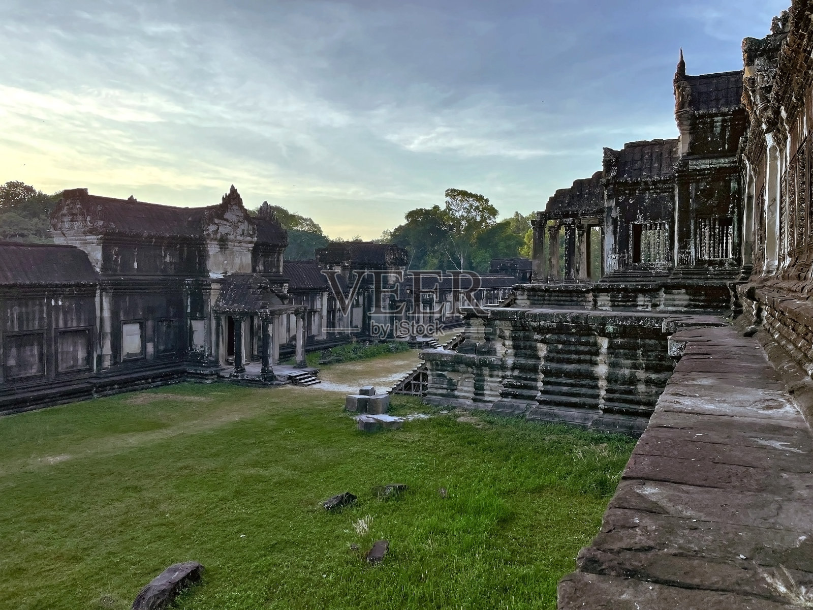 令人敬畏的古代:吴哥窟古代奇迹，柬埔寨暹粒照片摄影图片