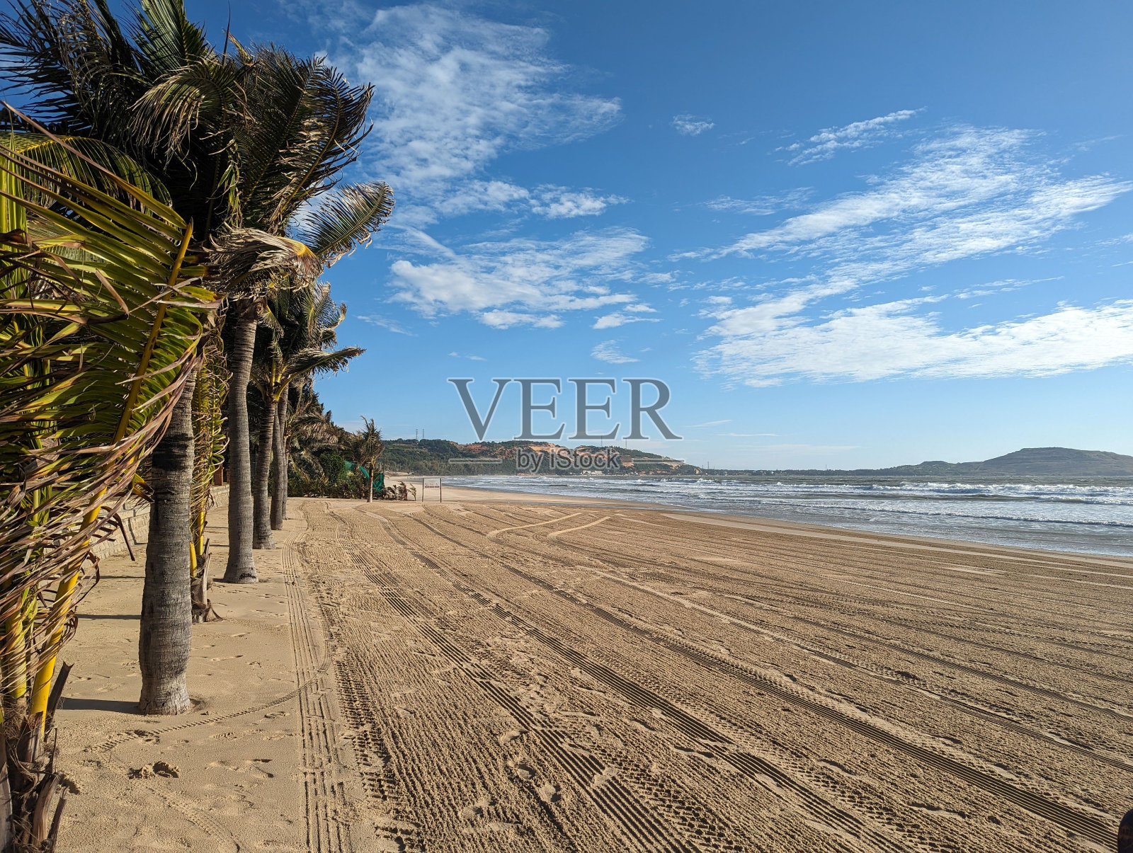 越南美奈白沙海滩。亚洲。在Pandanus度假村，美丽的景色和沙滩，时间放松和享受照片摄影图片