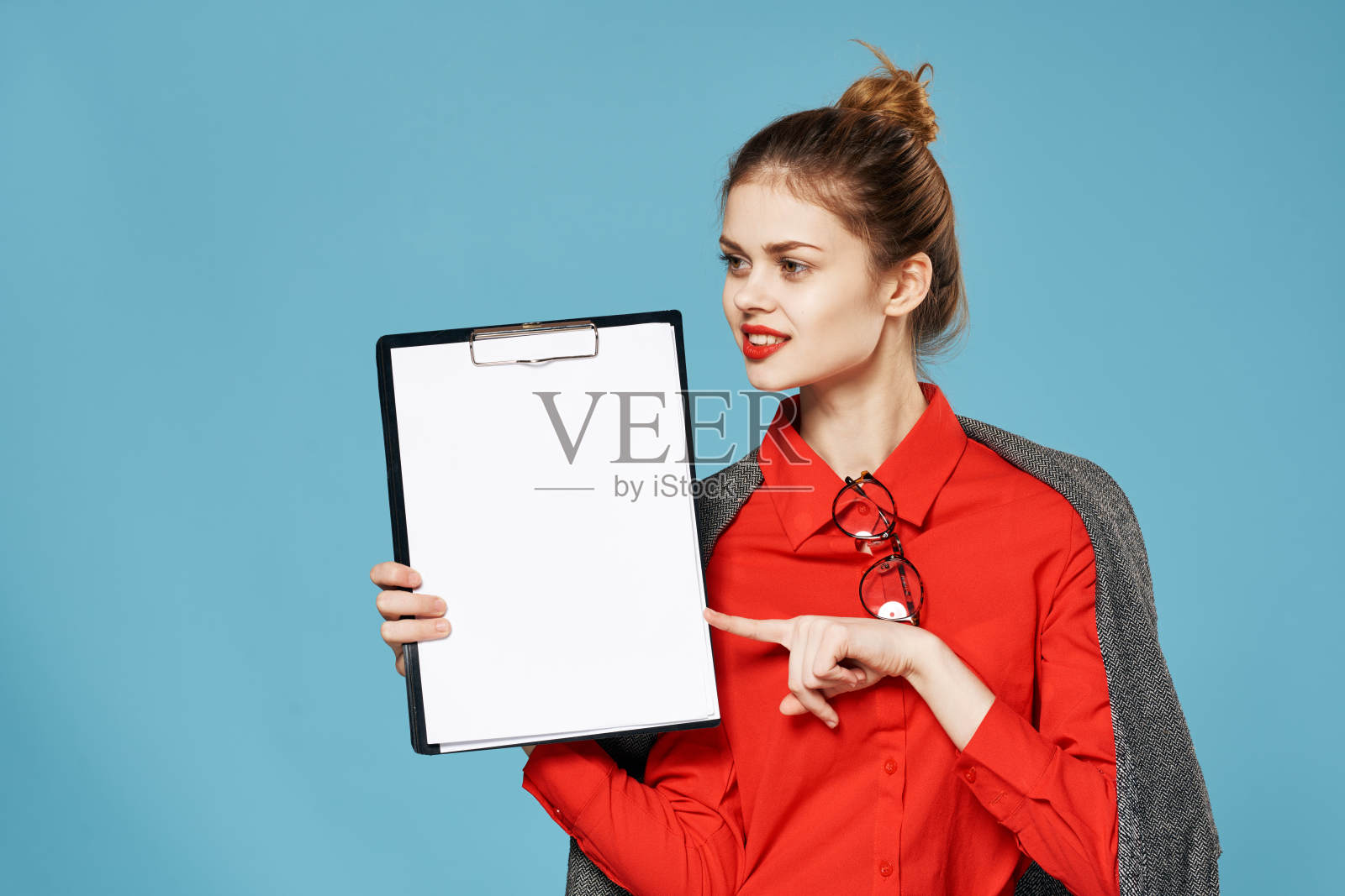 优雅女子正装公文财务照片摄影图片