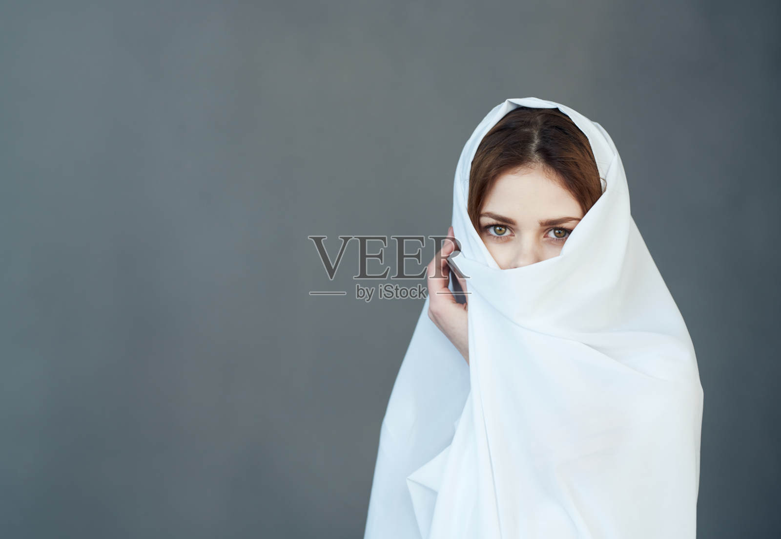 美丽的女人魅力白色的礼服优雅的风格豪华的模式照片摄影图片