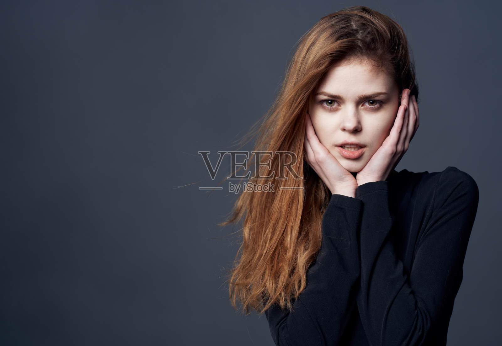 美丽优雅的女人头发迷人的黑色背景照片摄影图片