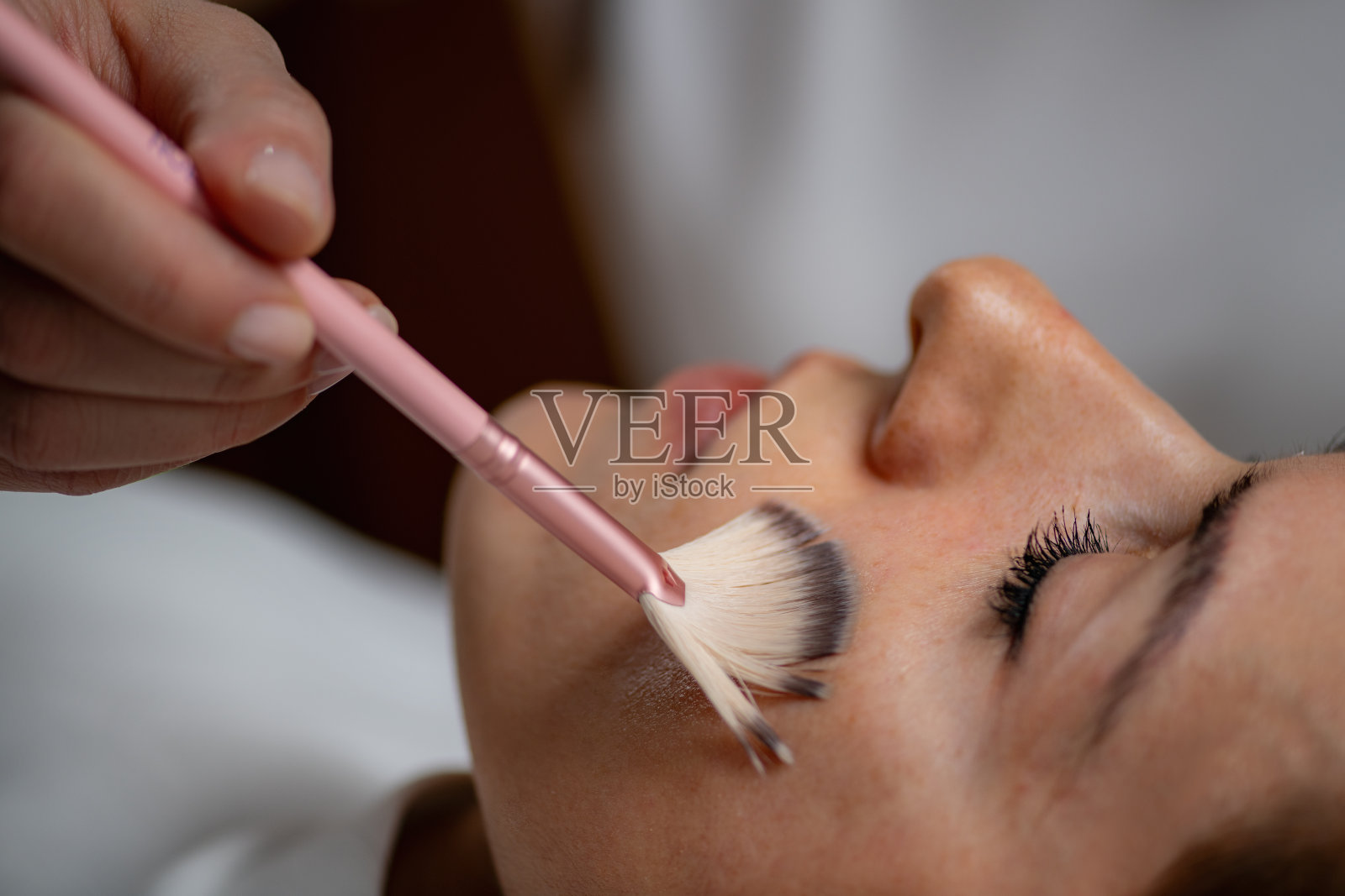 化学去皮使皮肤更光滑、更明亮、更年轻照片摄影图片