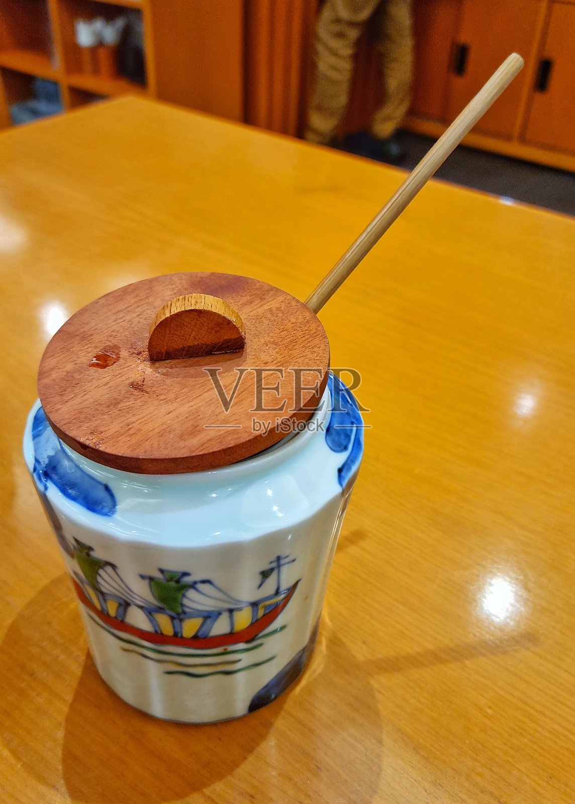 彩色瓷瓶照片摄影图片