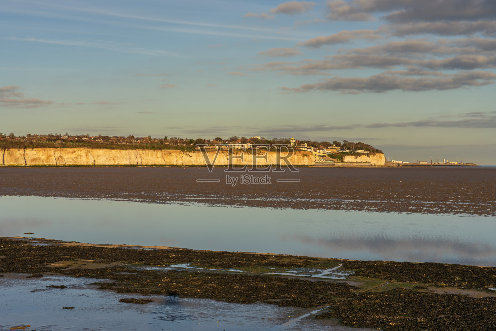 英国肯特郡克里夫森的老拉姆斯盖特气垫船港照片摄影图片