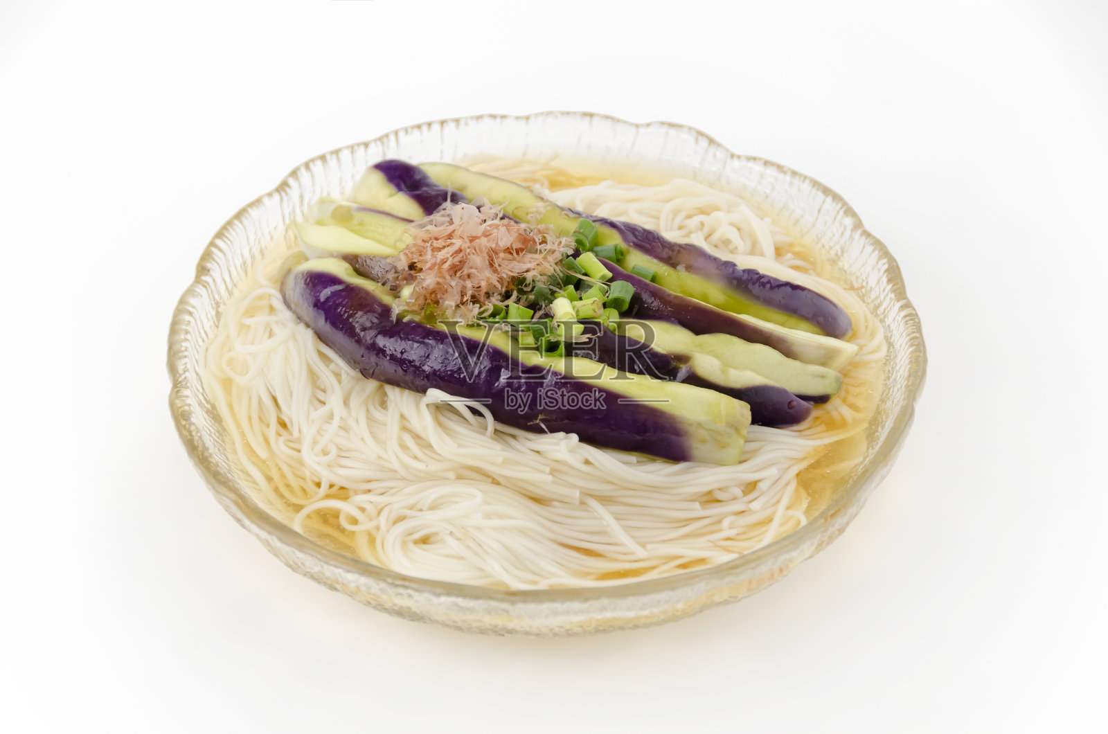 凉拌茄子凉面(日式凉拌茄子凉面)照片摄影图片