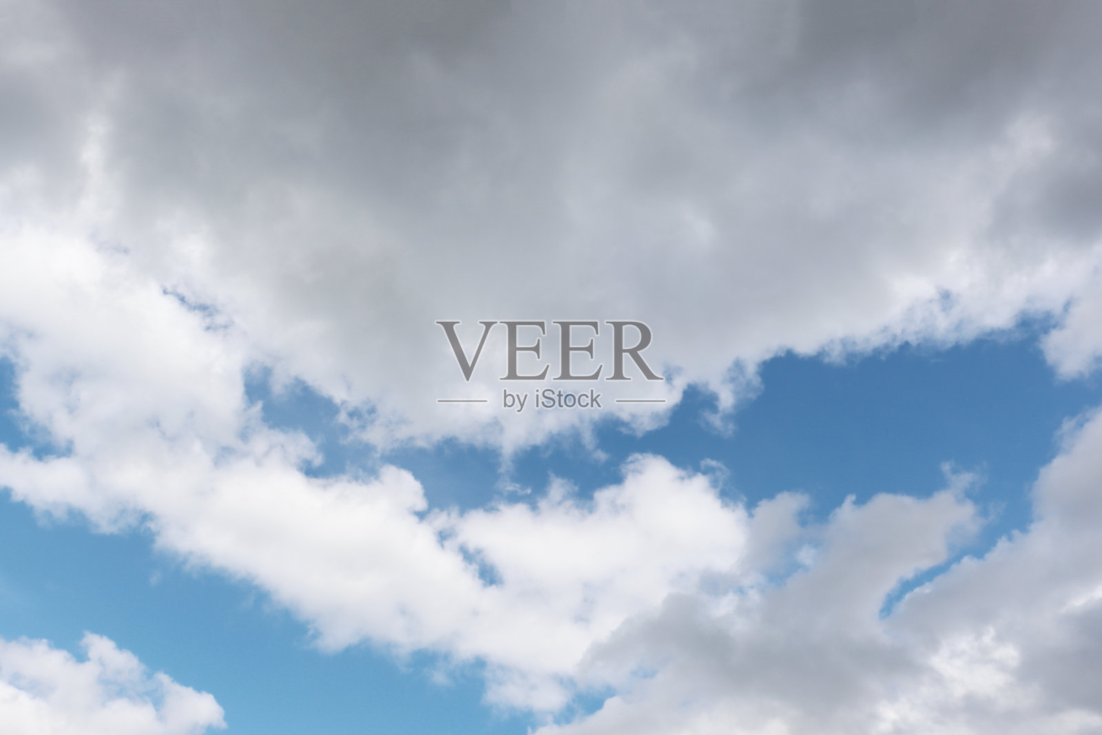 从多云的天空抽象背景。照片摄影图片