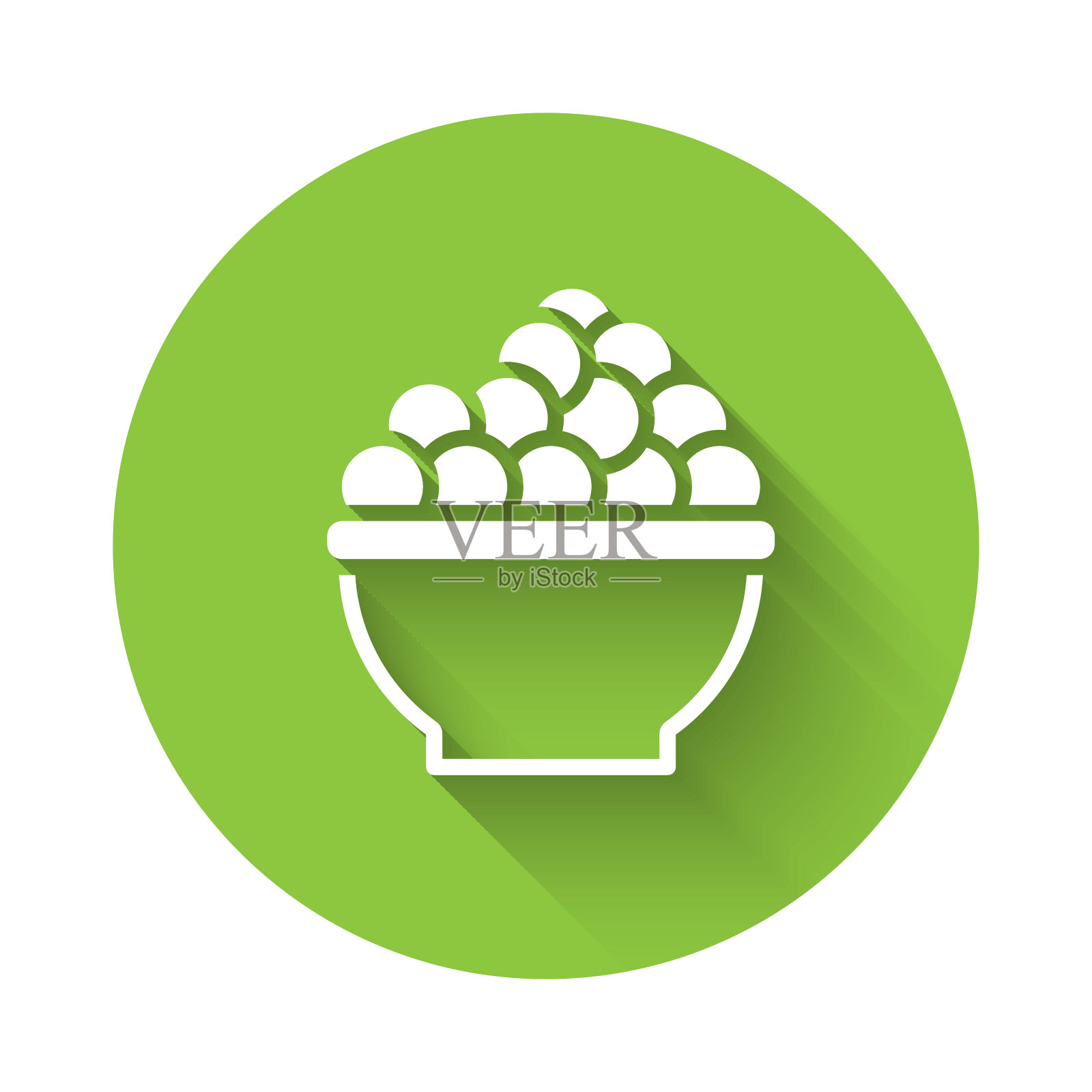 白色鱼子酱图标孤立的长阴影。绿色圆形按钮。向量插画图片素材