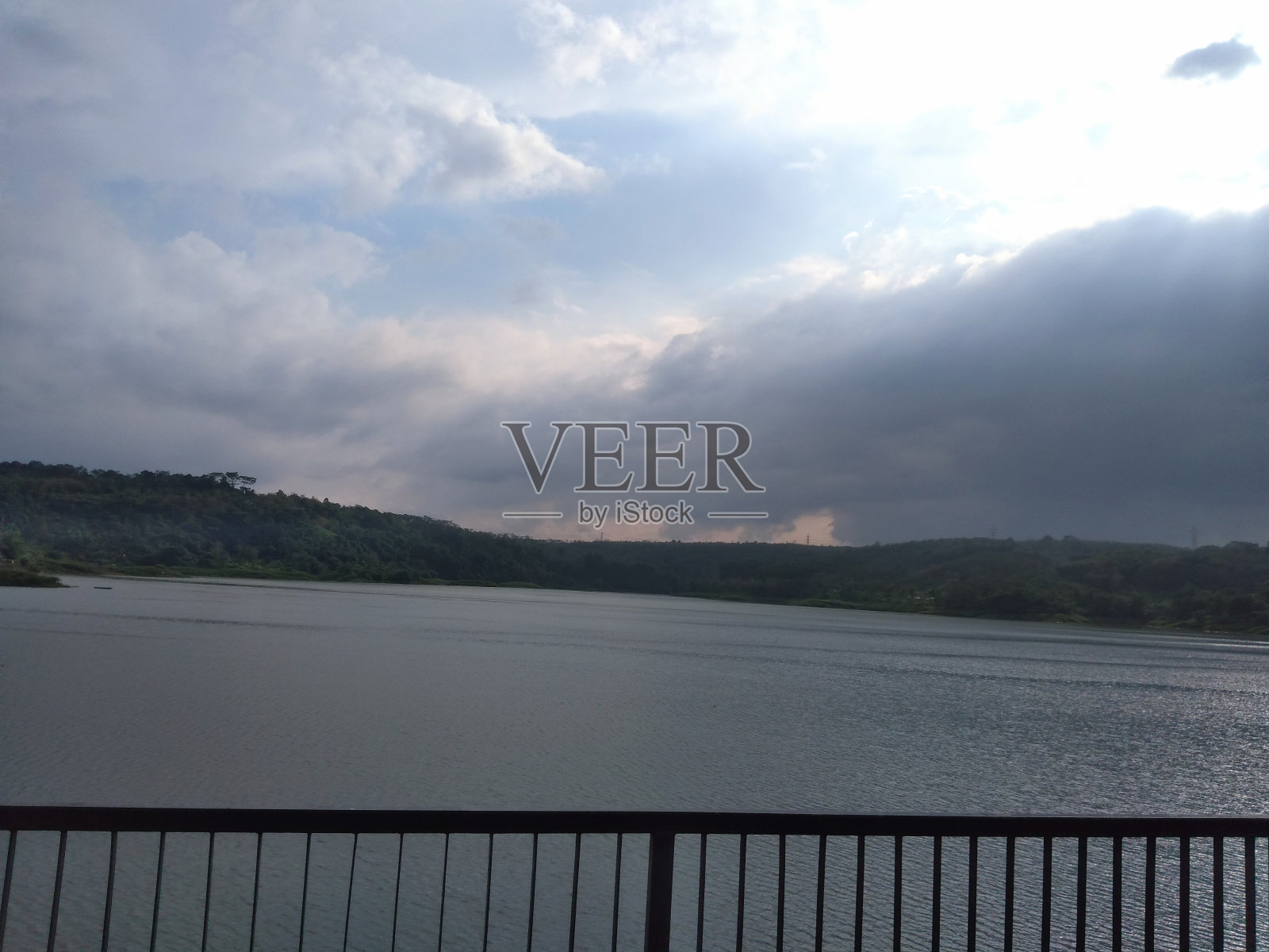 Jatibarang水库是位于三宝垄市Gunungpati区的一个水库照片摄影图片