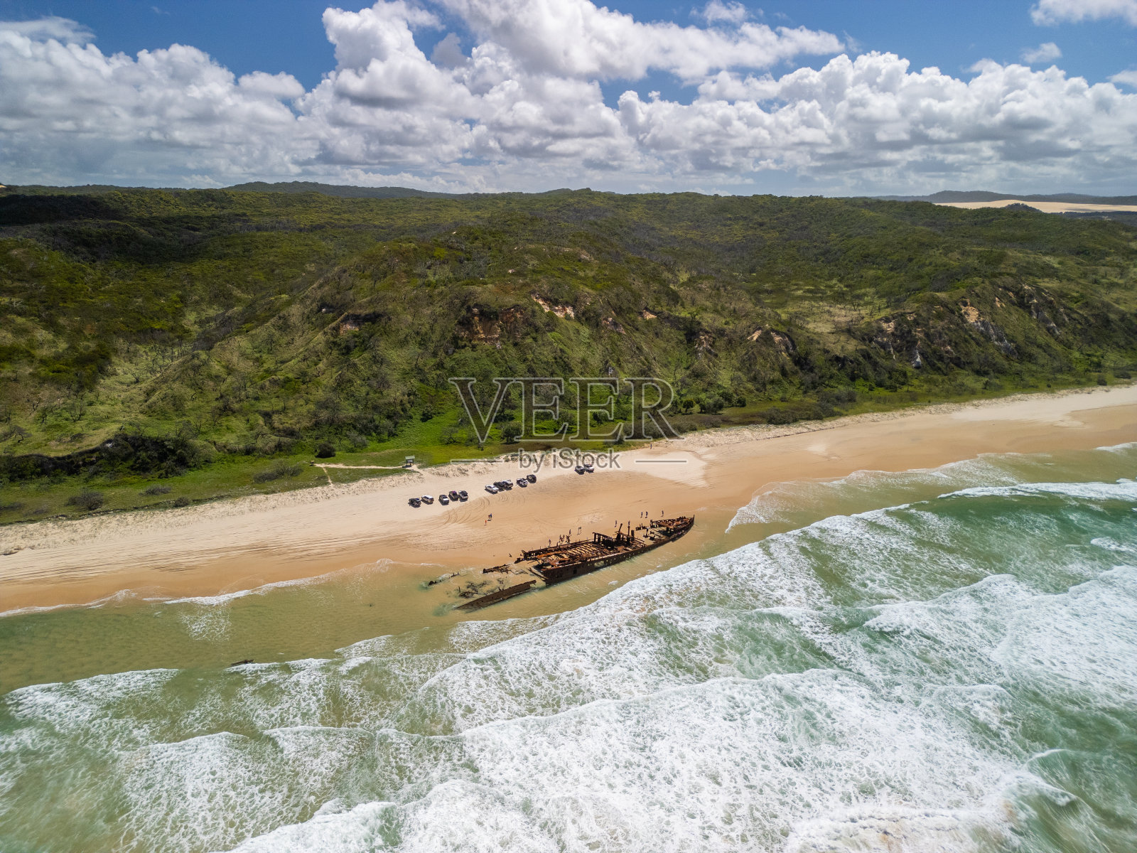 澳大利亚昆士兰州Kgari沙滩上75英里沙滩上的S.S. Maheno沉船鸟瞰图照片摄影图片