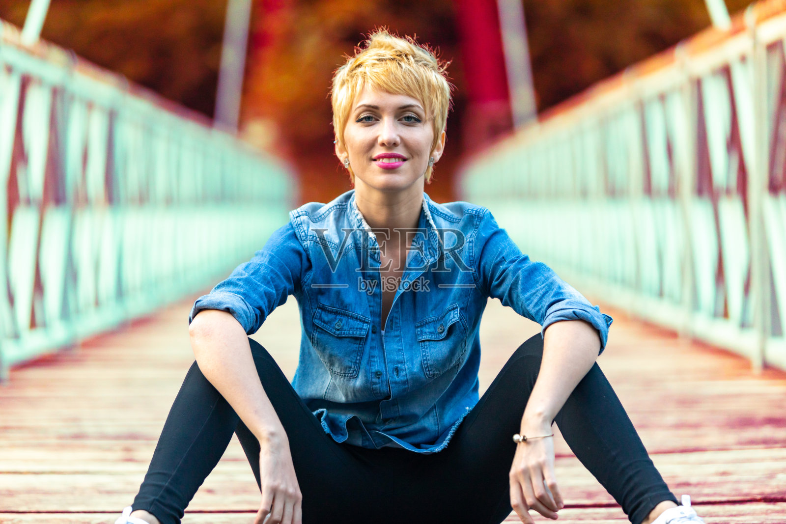 城市休闲精神捕捉在桥暂停照片摄影图片