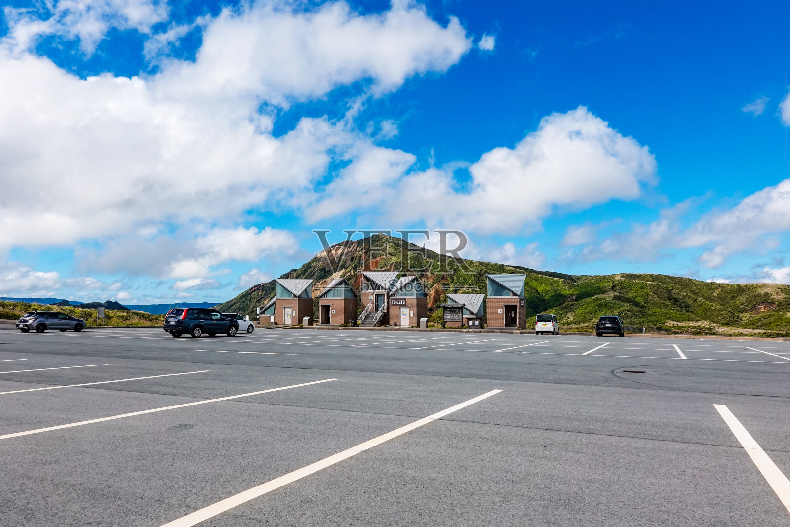 冉冉升起的阿苏火山口中心(熊本县阿苏市)照片摄影图片