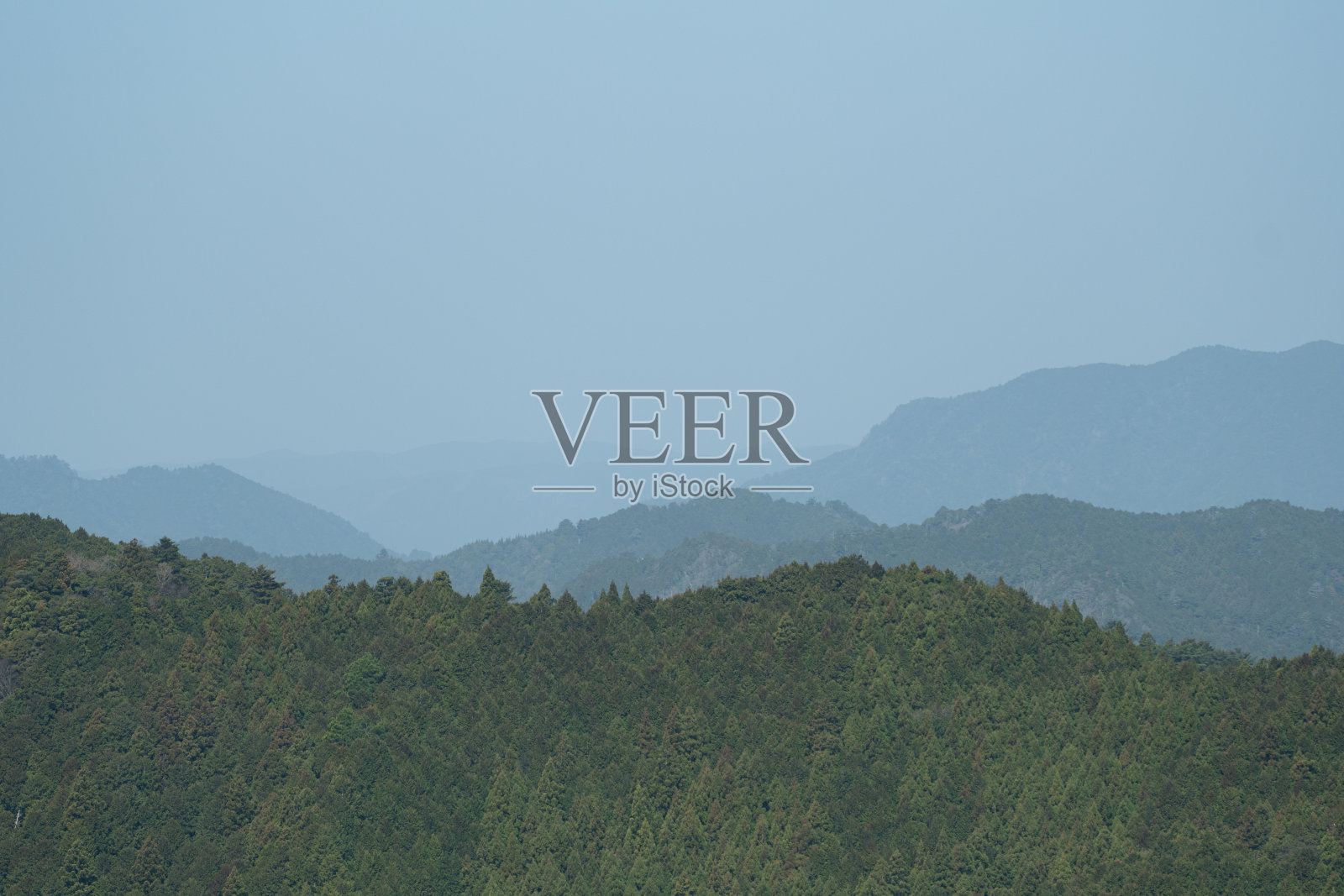 看看后面的山脉照片摄影图片