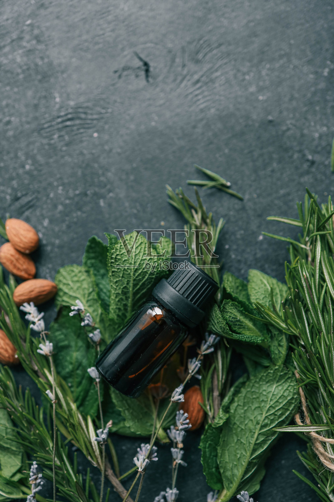 精油与天然草药提取物照片摄影图片