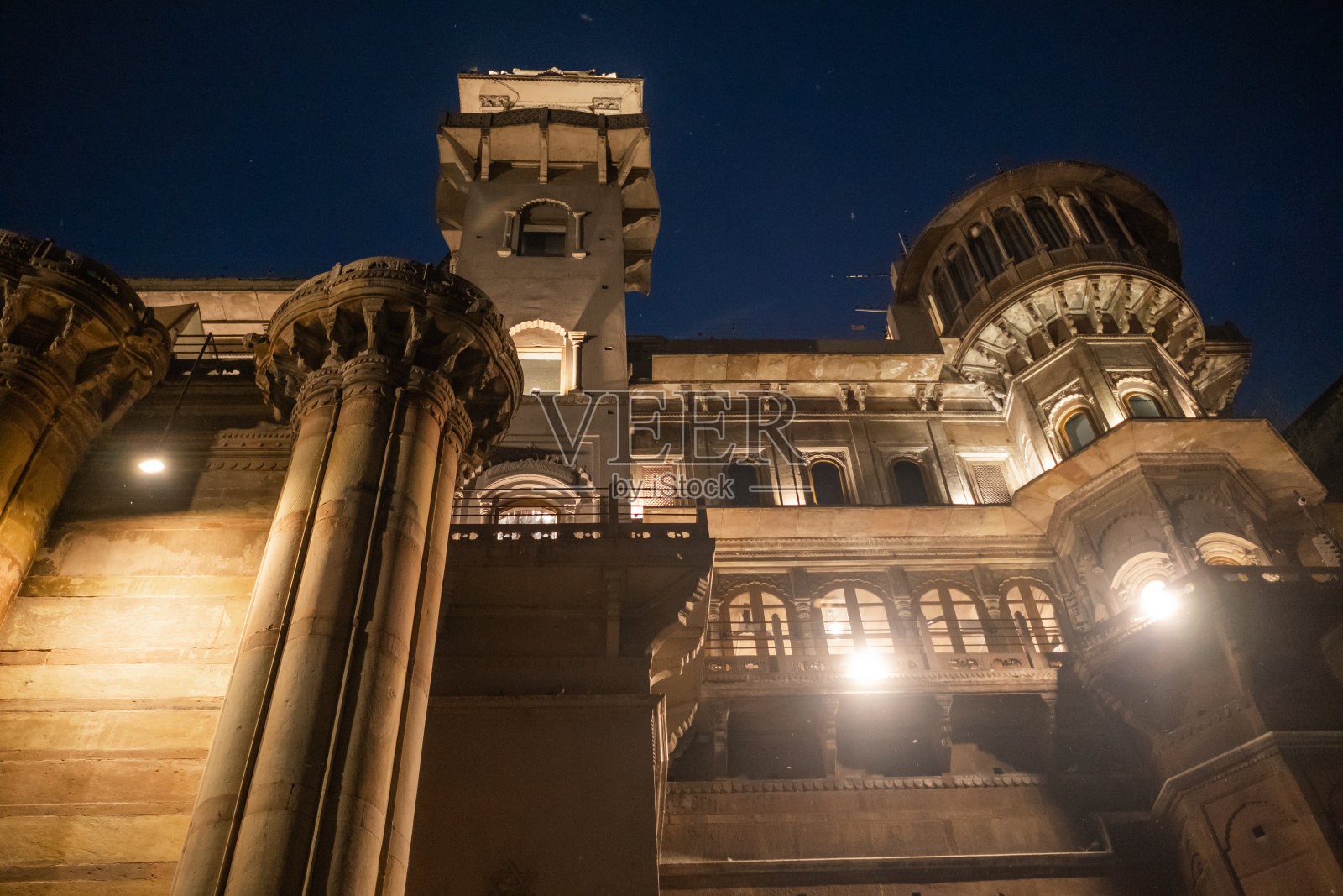 印度瓦拉纳西的旧宫殿照片摄影图片