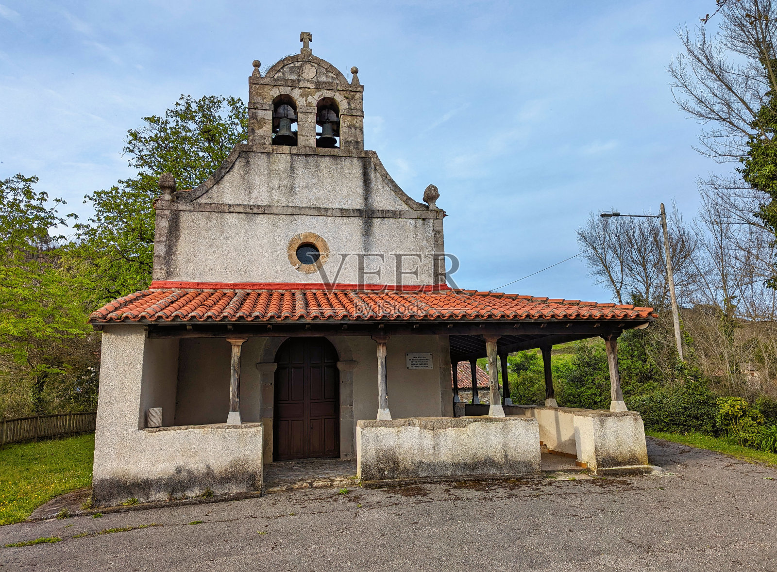 西班牙，阿斯图里亚斯，卡布兰斯，潘德内斯，圣巴托洛梅教堂照片摄影图片