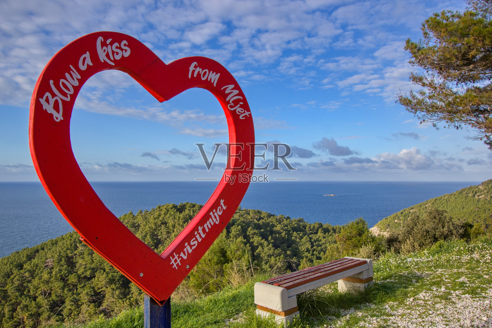 相框红心形:在克罗地亚的Mljet岛吹吻照片摄影图片