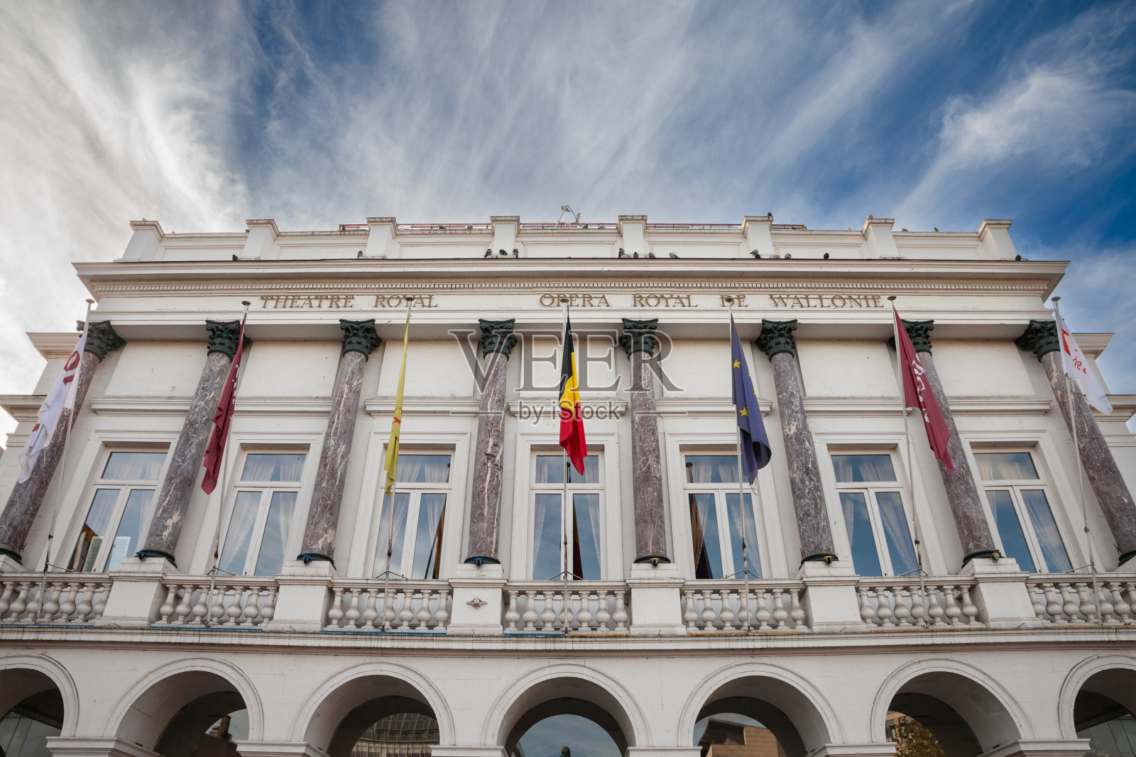列日瓦隆皇家歌剧院的正立面。它也被称为瓦隆皇家歌剧院,是比利时主要的歌剧、音乐会和剧院场所。照片摄影图片