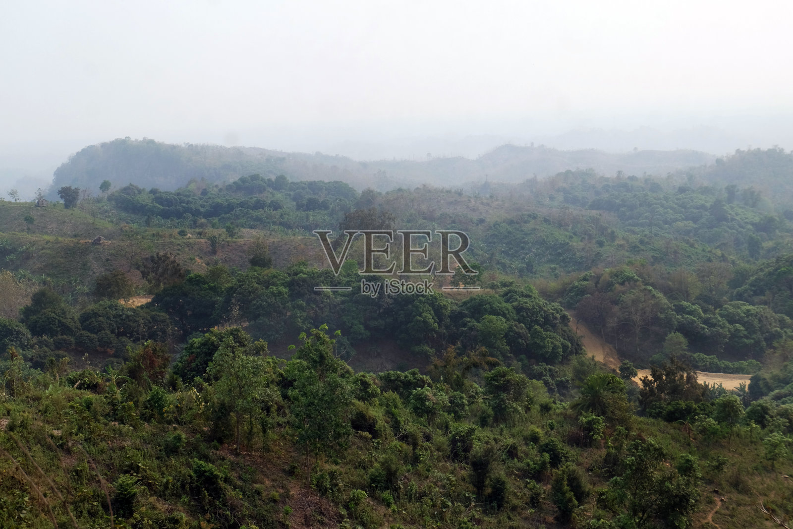 班达班山区的美丽全景。班达班镇的俯视图。丘陵地区班达尔班是孟加拉国最具旅游吸引力的地方。照片摄影图片