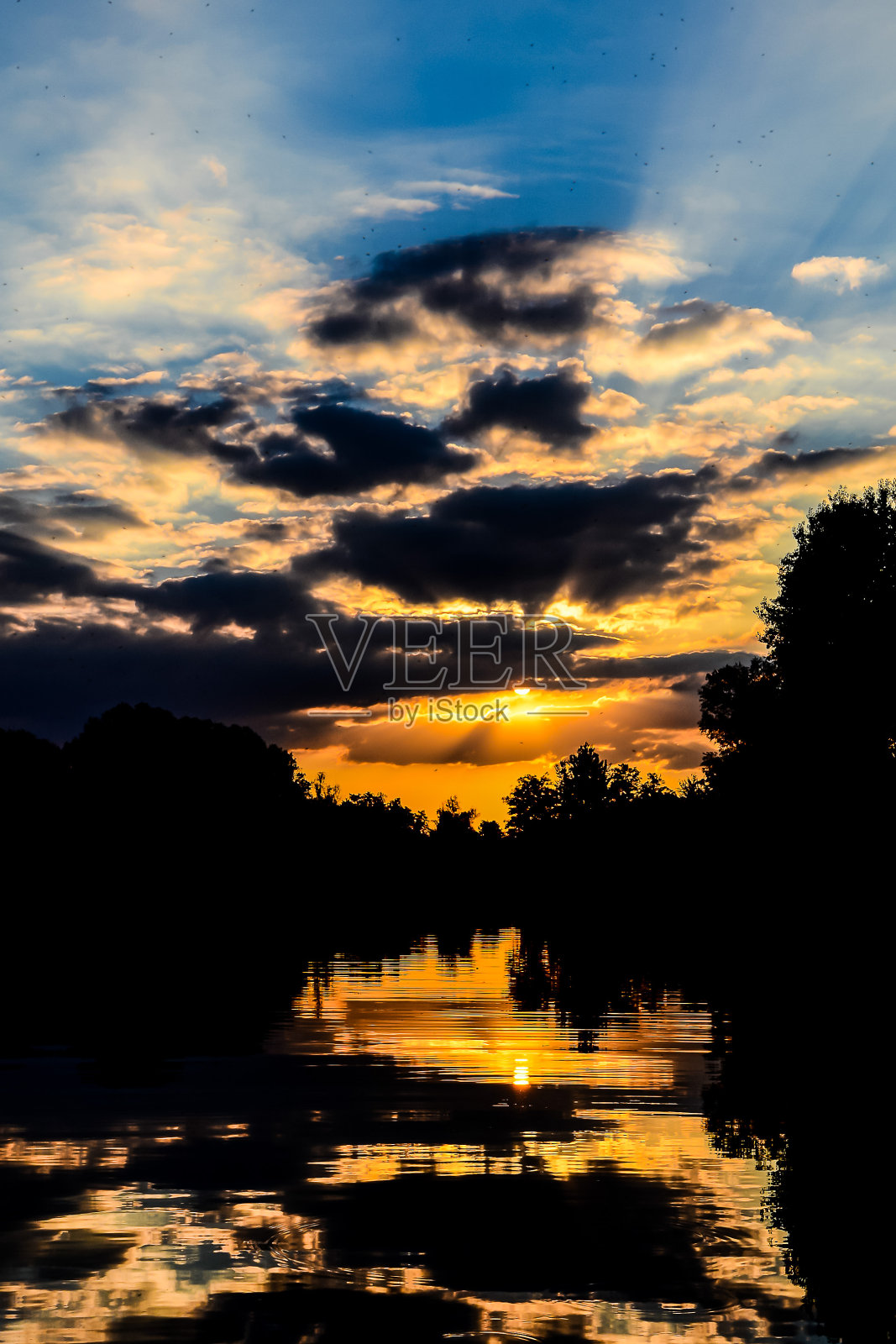 日落时的彩云照片摄影图片