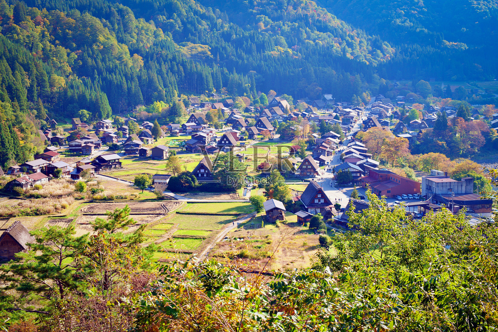 白川乡(尾町)，秋天的色彩，日本。照片摄影图片