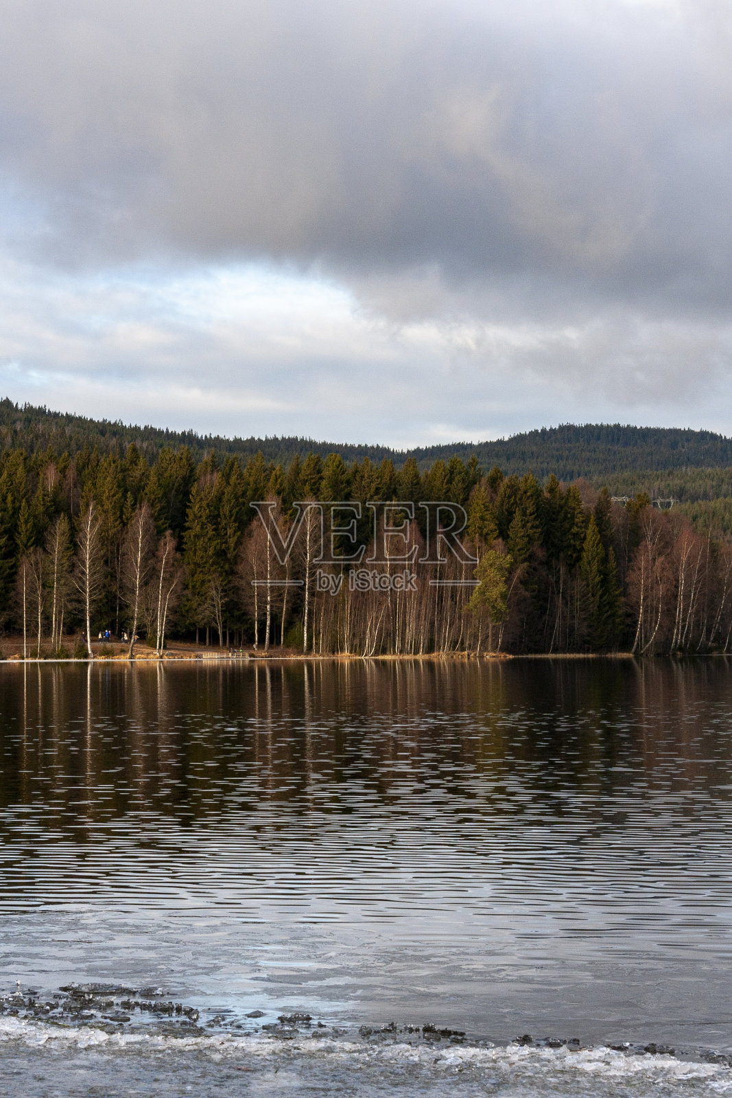 挪威奥斯陆的Sognsvann湖照片摄影图片
