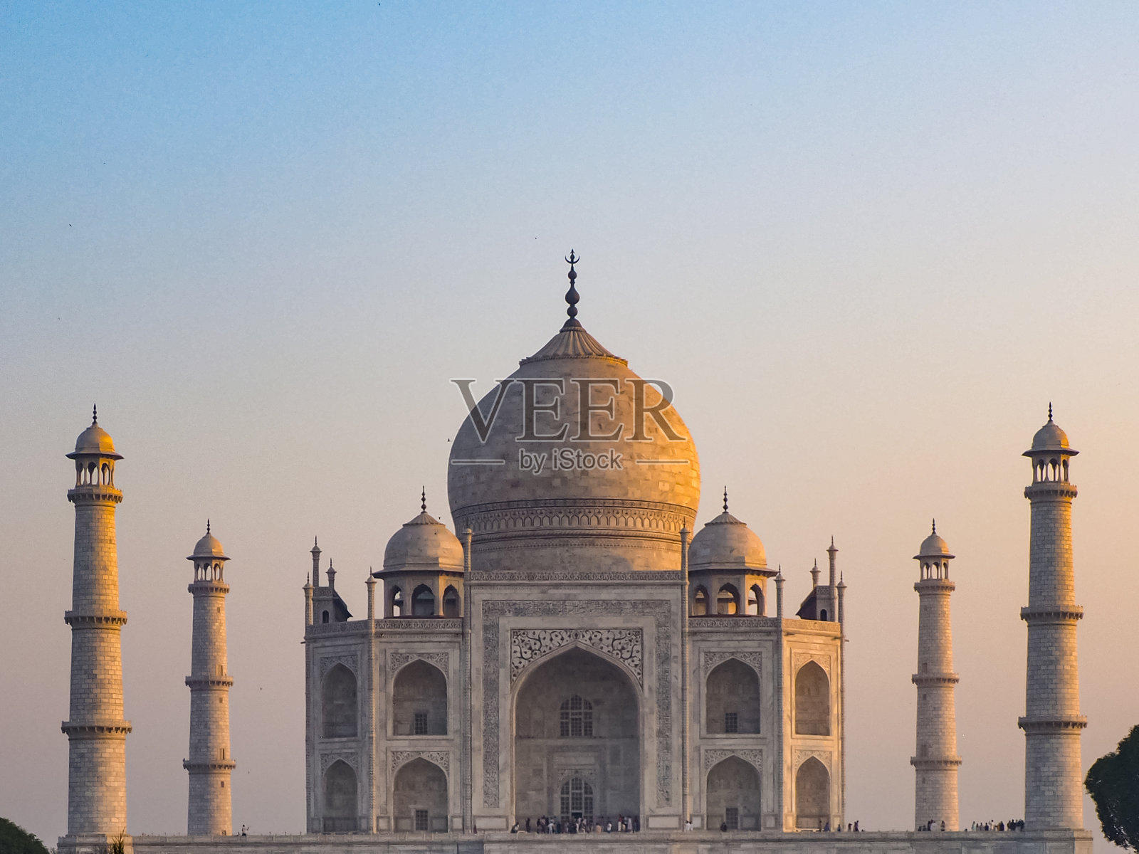 桃色日出天空下的泰姬陵照片摄影图片