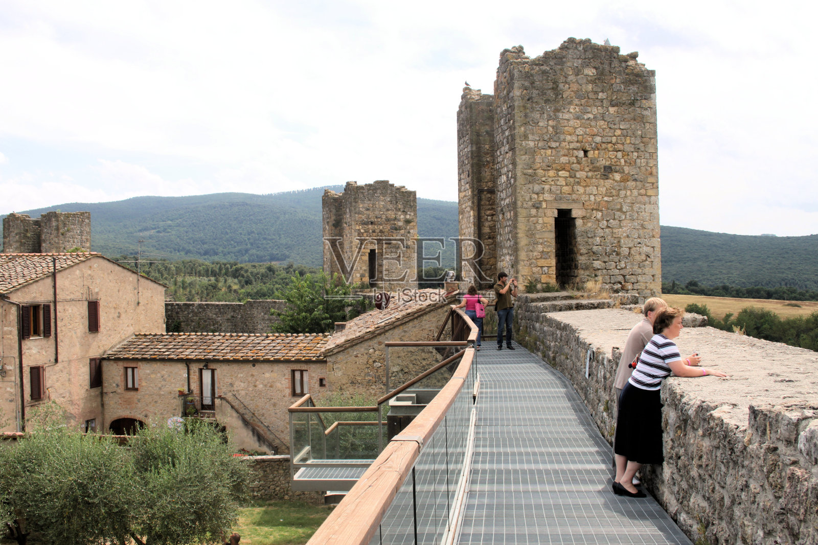 意大利蒙特乔尼村的景色照片摄影图片