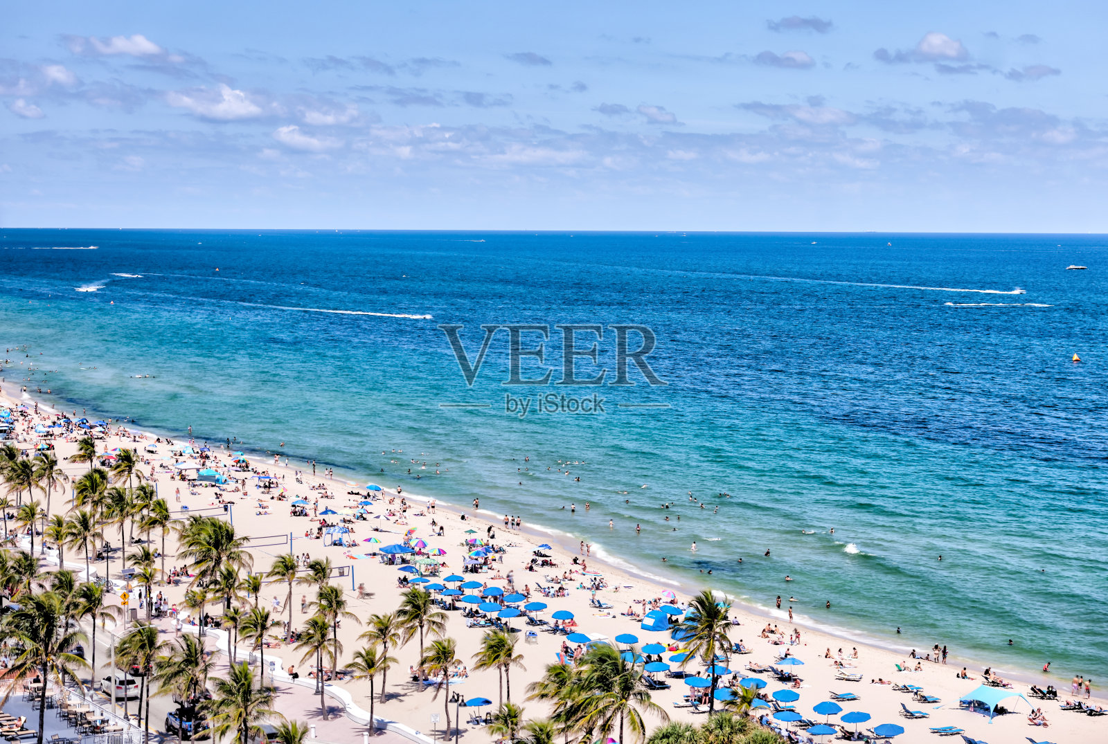 从佛罗里达州劳德代尔堡海滨大道的上方俯瞰照片摄影图片