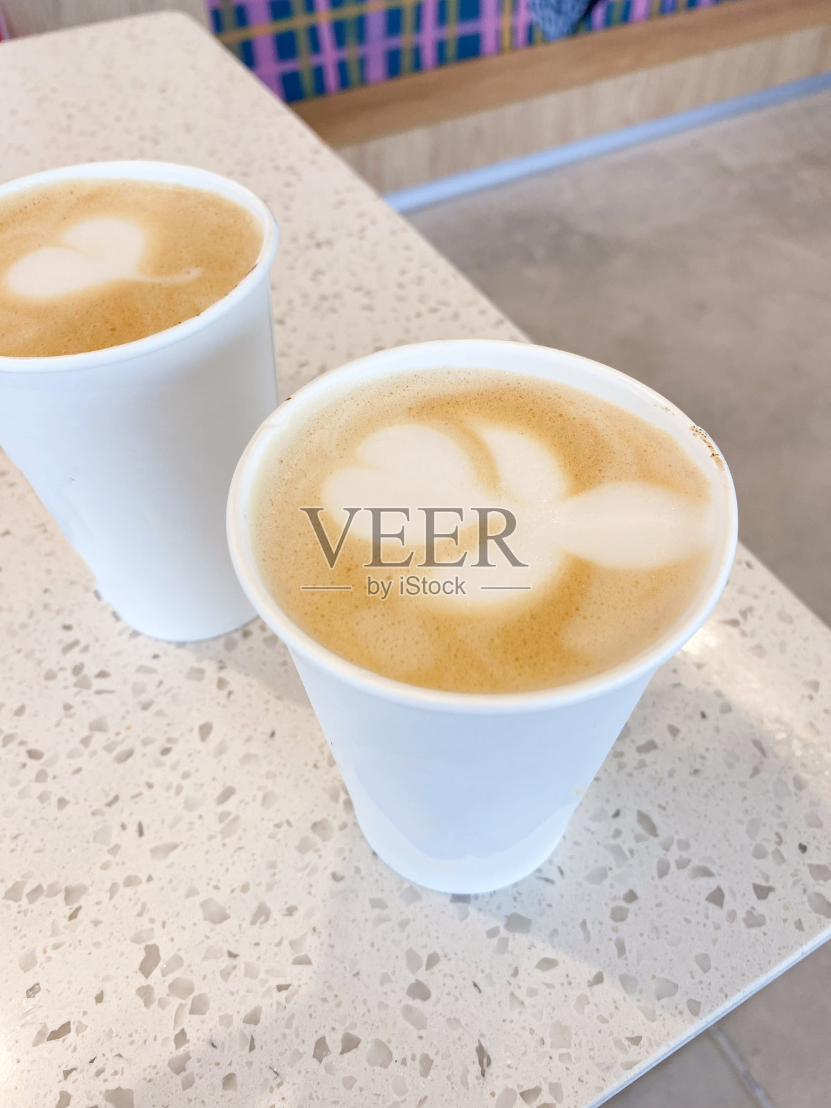 在旅途中从咖啡店带走的特色咖啡照片摄影图片