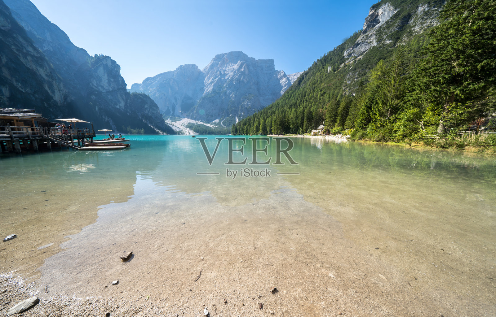 意大利白云石山脉中心的绿松石湖照片摄影图片