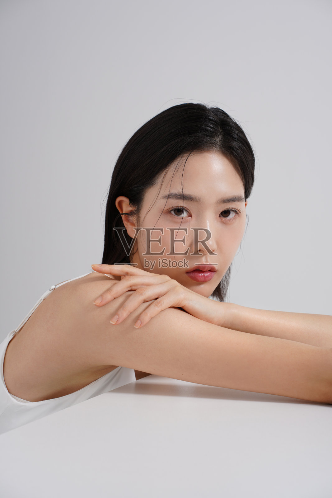 年轻的韩国女性自然色调的护肤形象照片摄影图片