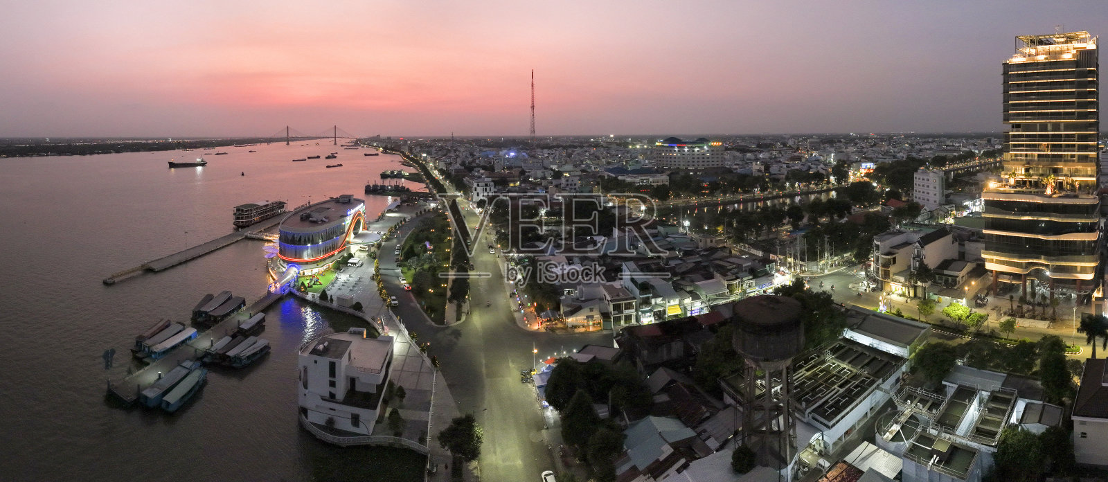 天江省,夕阳下的美寿邮轮港照片摄影图片