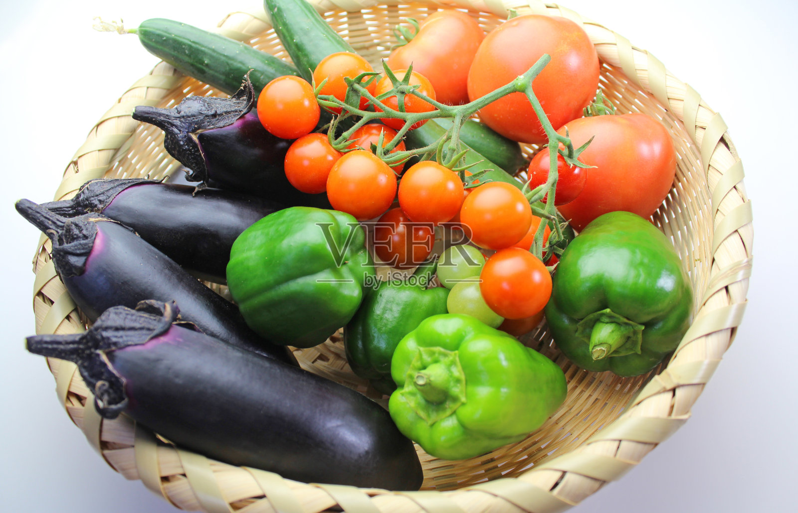 从菜园收获的夏季蔬菜照片摄影图片