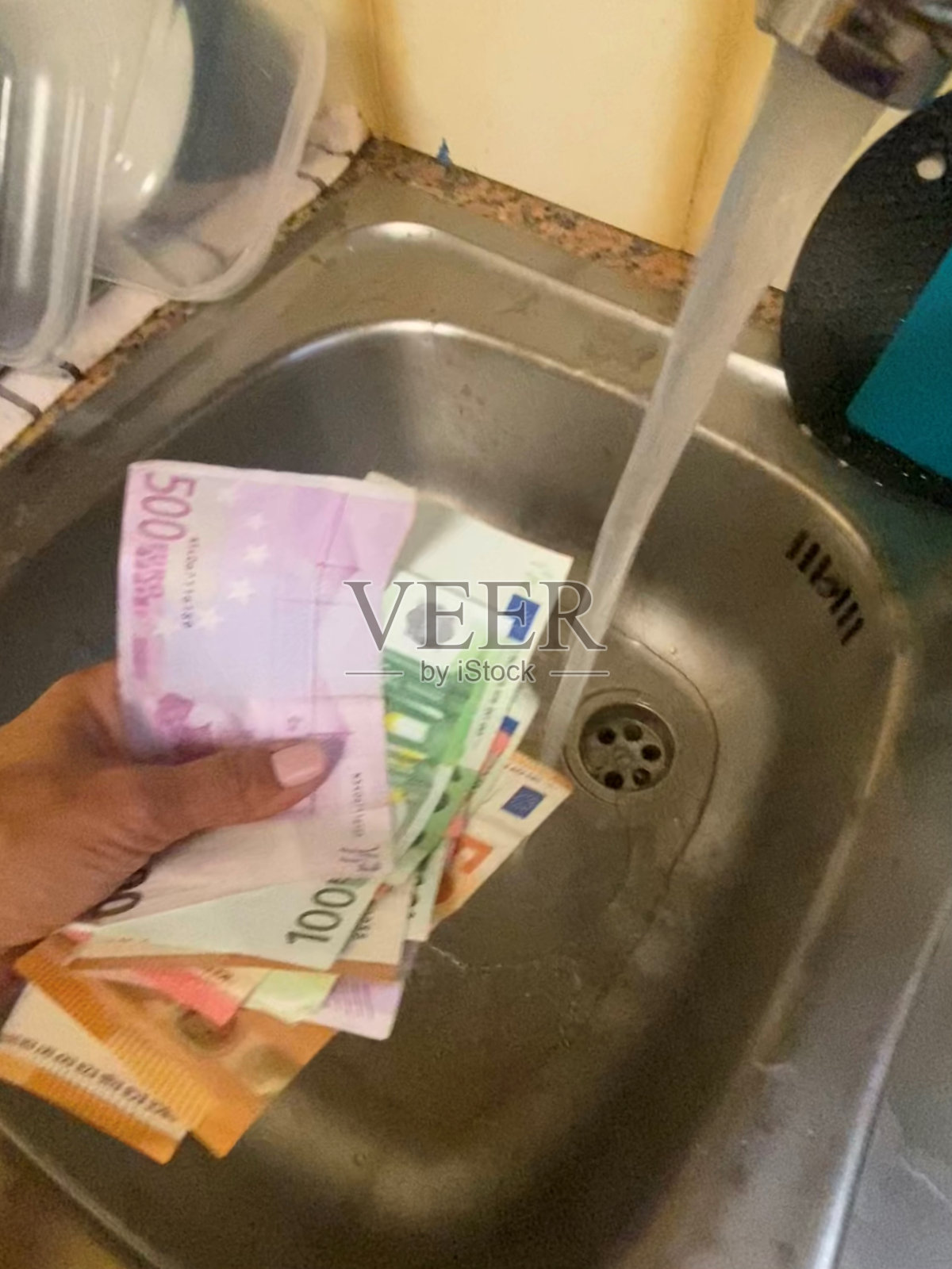 钱-水-价值照片摄影图片