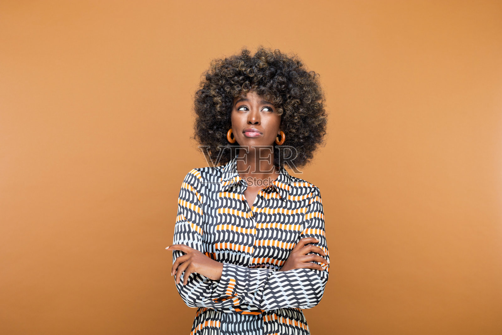 困惑的年轻女子的肖像照片摄影图片