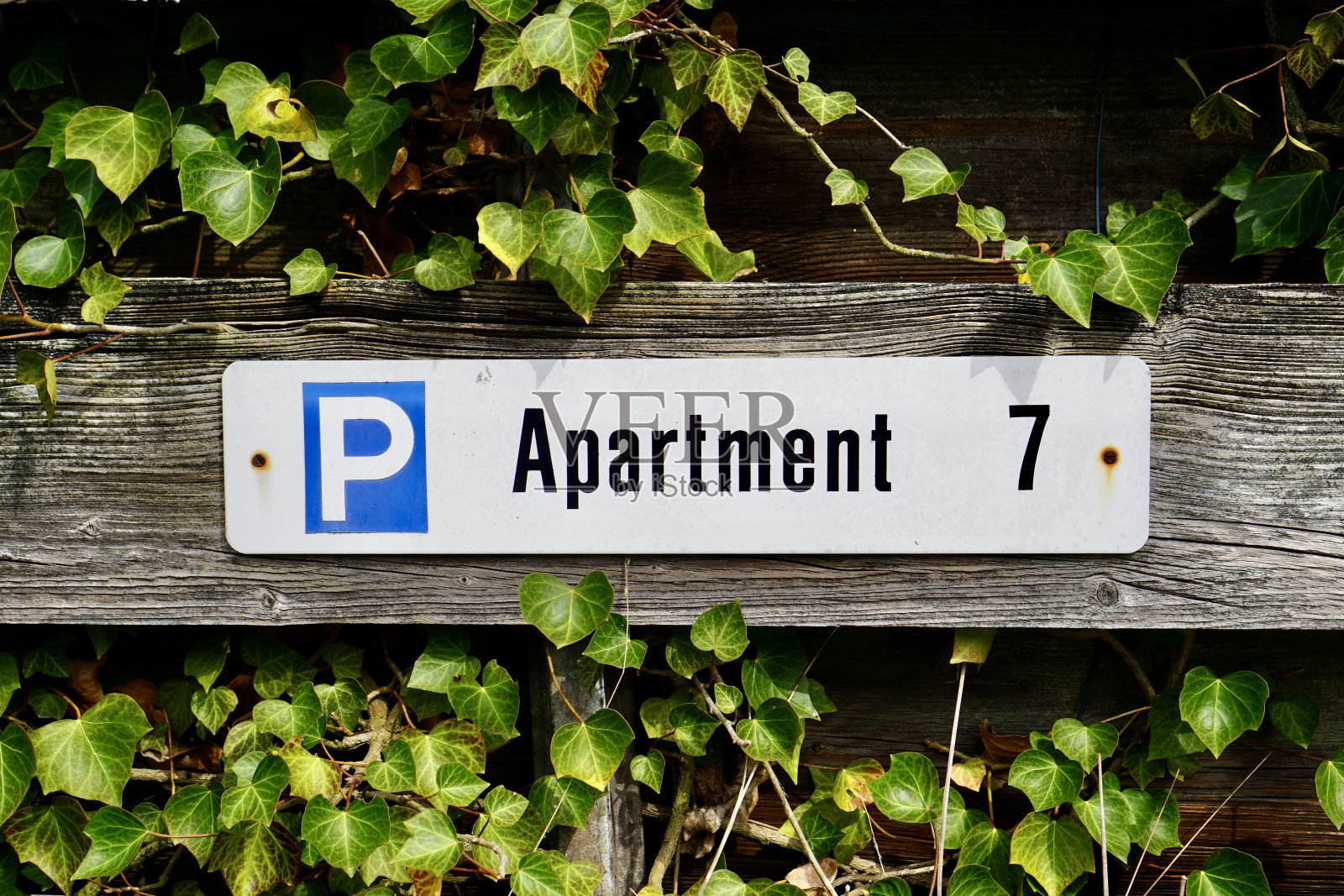 特定公寓的停车标志照片摄影图片