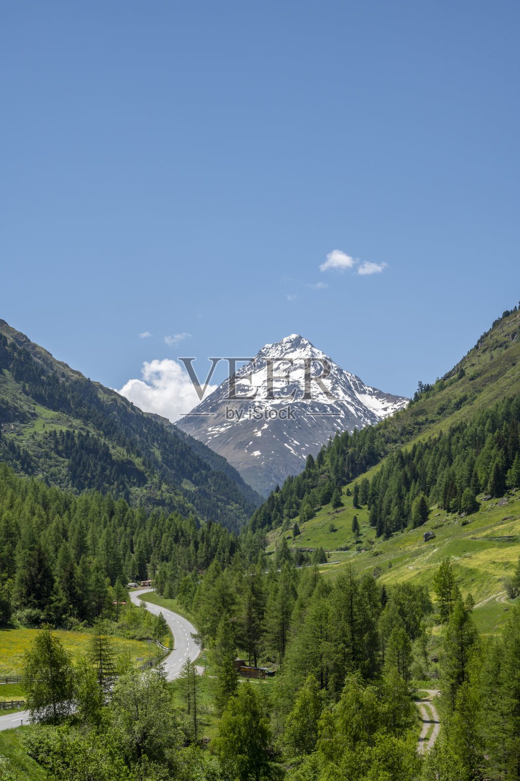 春天在蒂奥尔Ötztal地区的温特塔尔景观视图照片摄影图片