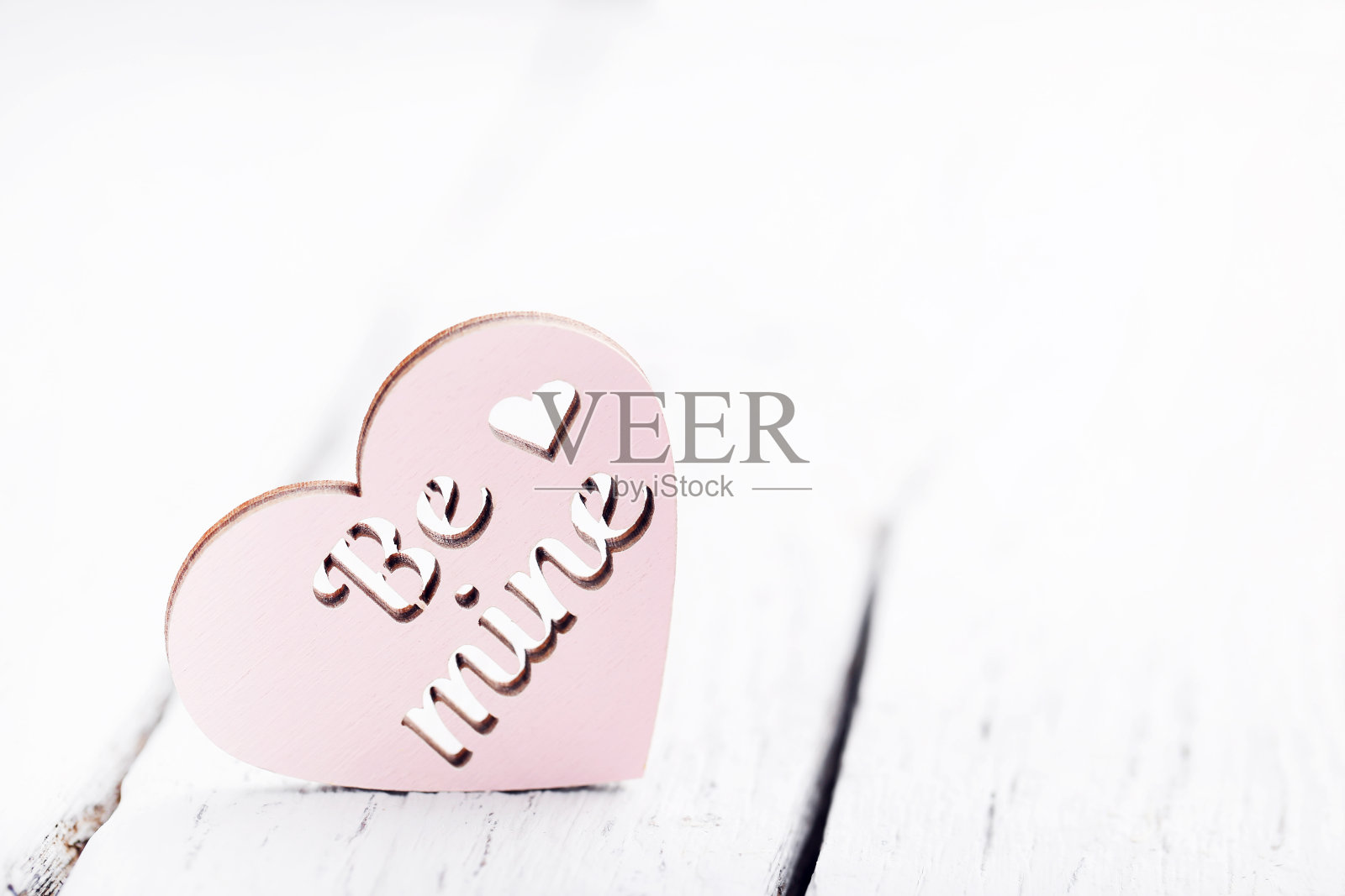 粉红色的木心与文字是我的白色背景照片摄影图片